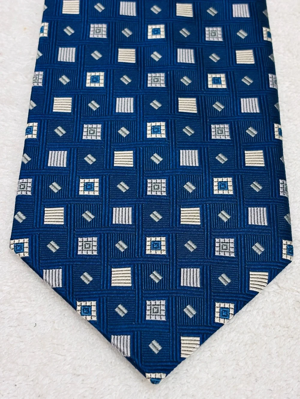 Brand New Stylish Tie By Daniel Gray - Tie Width Is 4 Inches
